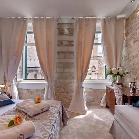 Heritage Antique Hotel 4*