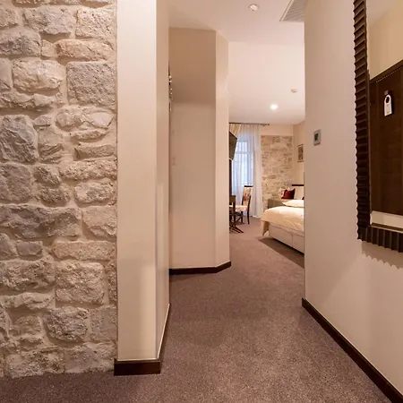 Heritage Antique Hotel