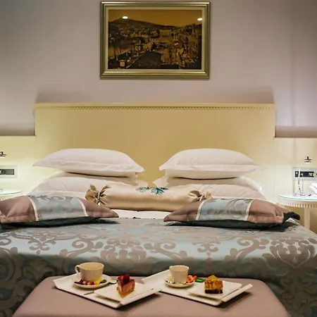 Hotel Heritage Antique