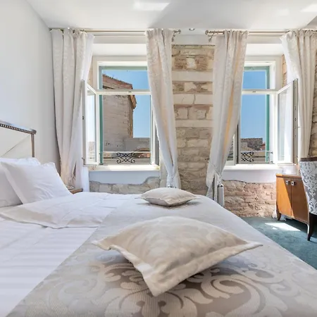 Heritage Antique 4*