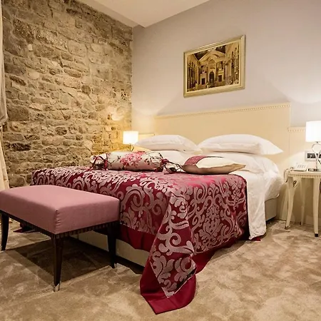Heritage Antique Hotel 4*