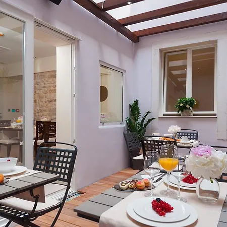 Heritage Antique Hotel