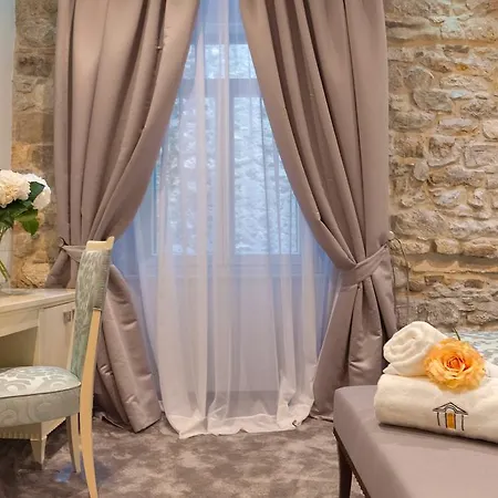 Heritage Antique 4*