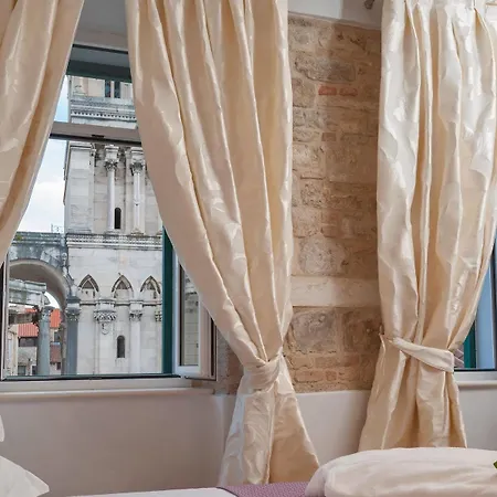 앤티크 스플릿 럭셔리 룸