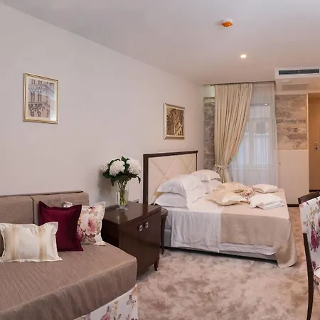 Heritage Antique Hotel