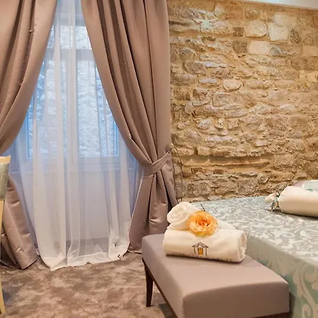 Heritage Antique Hotel 4*