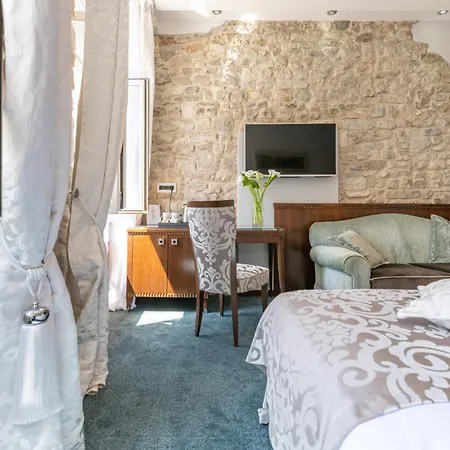 Heritage Antique Hotel