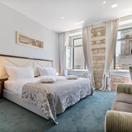 Hotel Heritage Antique 4*