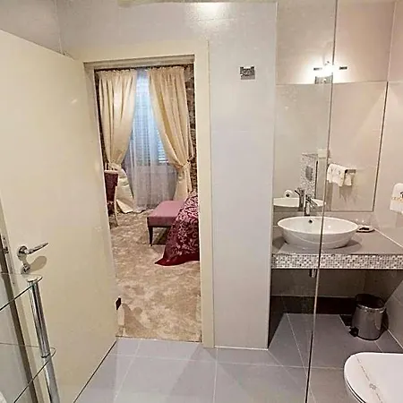 Heritage Antique Hotel 4*