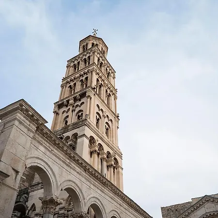 Heritage Antique Hotel 4*