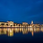 Heritage Antique Hotel 4*