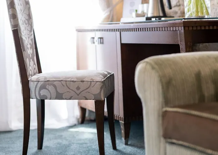 アンティーク ラグジュアリー ルーム ホテル 4*