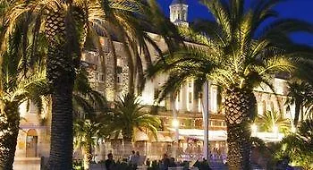 アンティーク ラグジュアリー ルーム