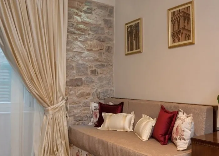 アンティーク ラグジュアリー ルーム スプリト